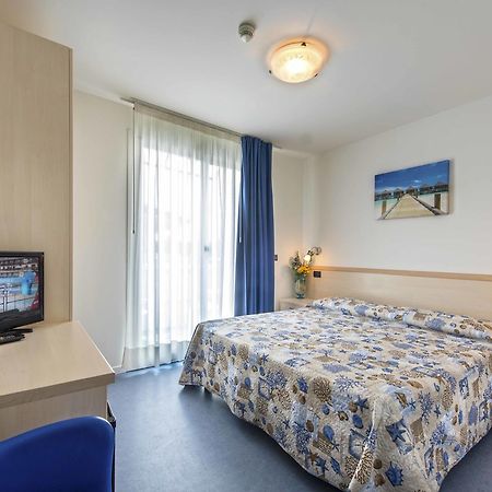 Hotel Minerva Lignano Sabbiadoro Buitenkant foto