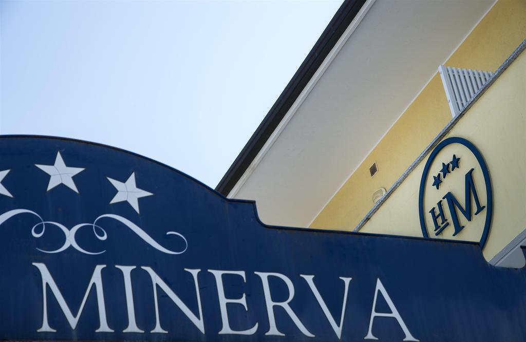 Hotel Minerva Lignano Sabbiadoro Buitenkant foto