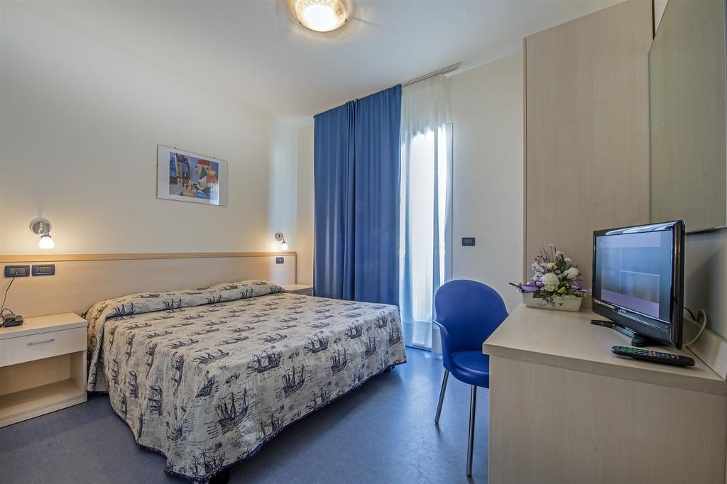 Hotel Minerva Lignano Sabbiadoro Buitenkant foto