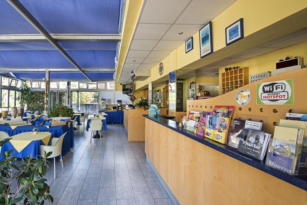 Hotel Minerva Lignano Sabbiadoro Buitenkant foto