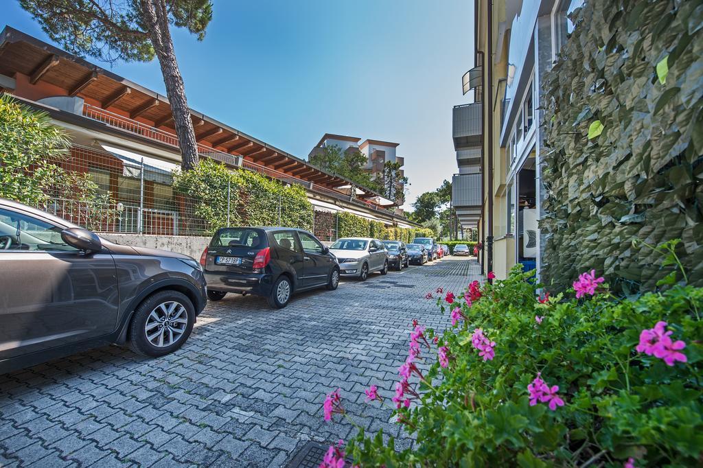 Hotel Minerva Lignano Sabbiadoro Buitenkant foto