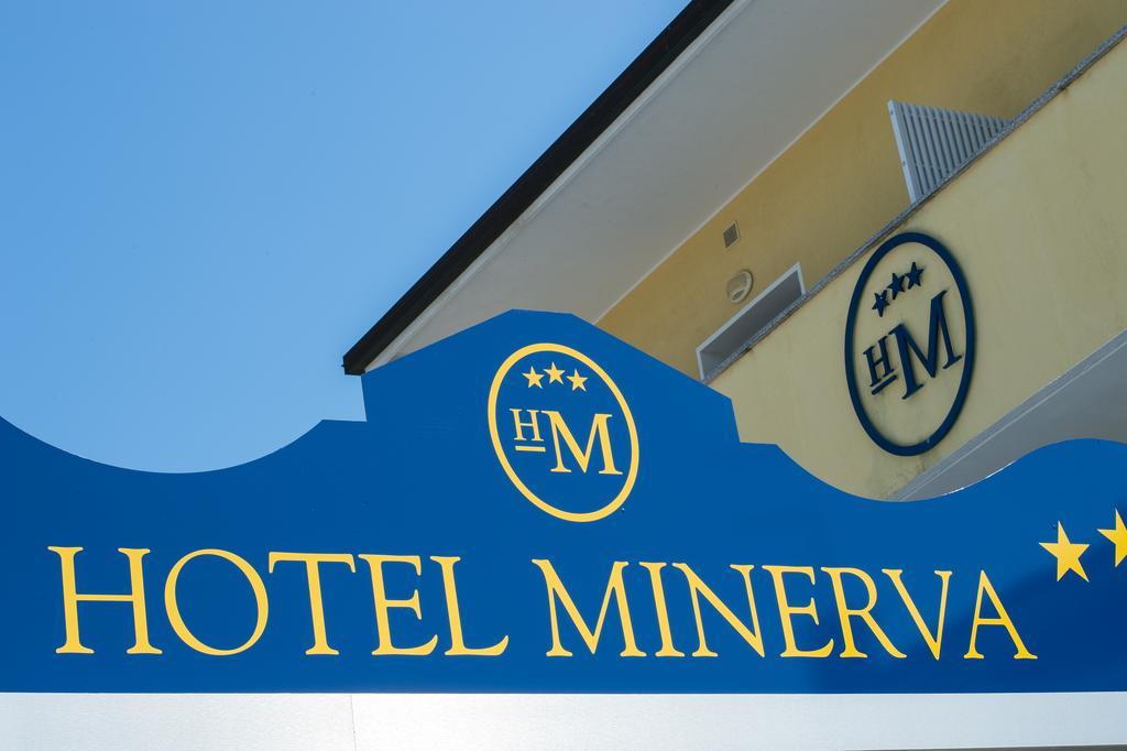 Hotel Minerva Lignano Sabbiadoro Buitenkant foto