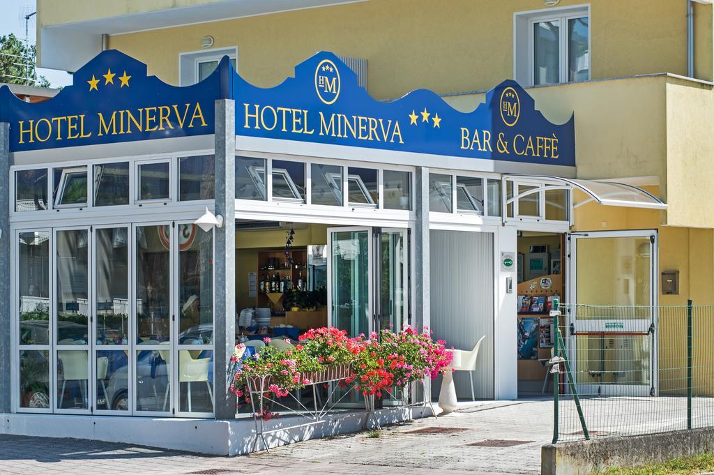 Hotel Minerva Lignano Sabbiadoro Buitenkant foto