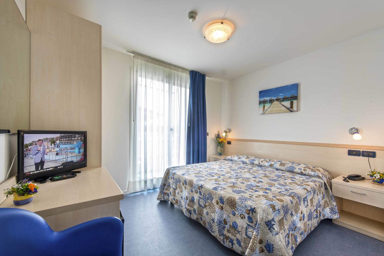 Hotel Minerva Lignano Sabbiadoro Buitenkant foto