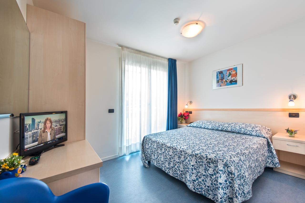 Hotel Minerva Lignano Sabbiadoro Buitenkant foto