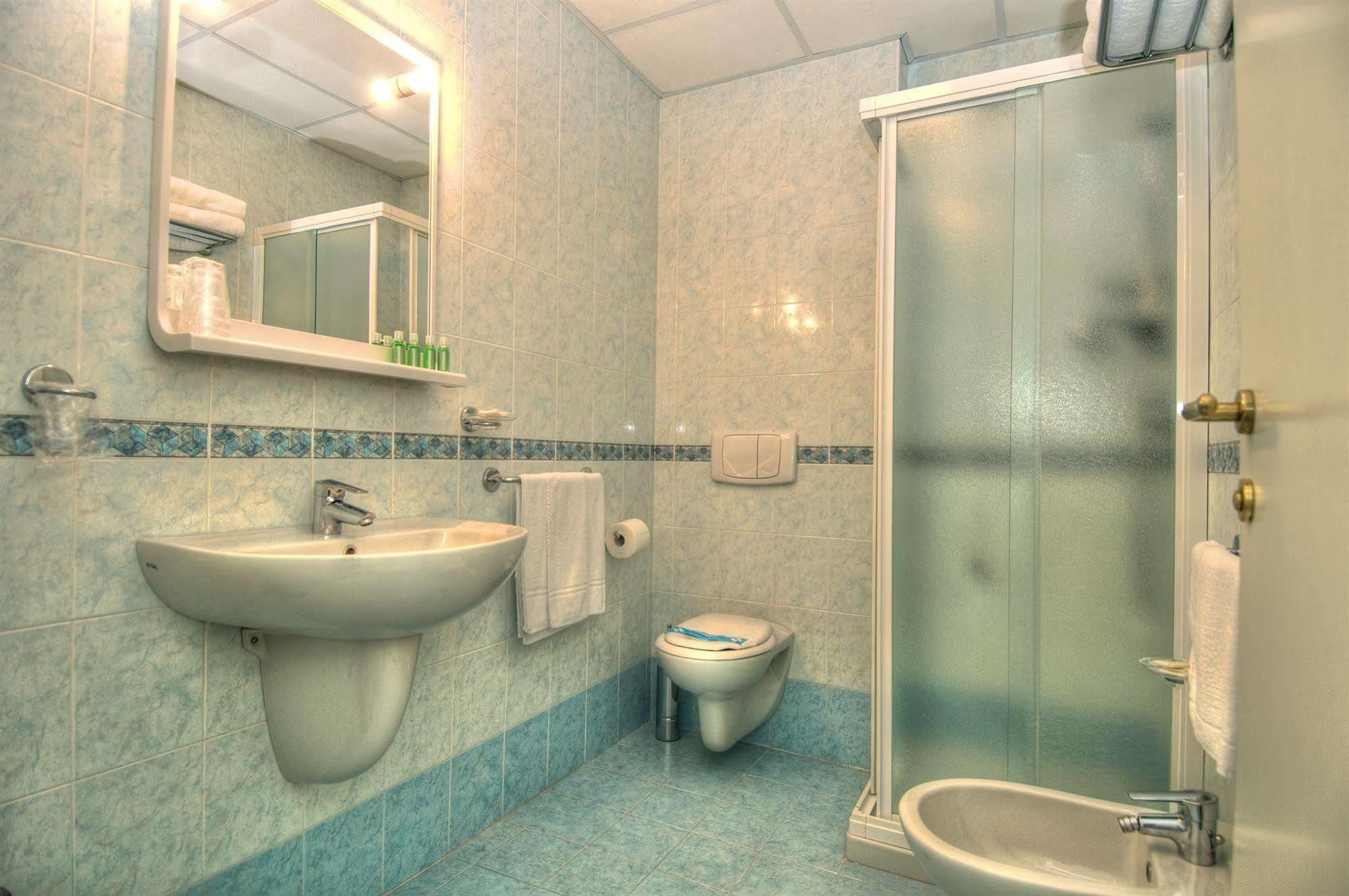 Hotel Minerva Lignano Sabbiadoro Buitenkant foto